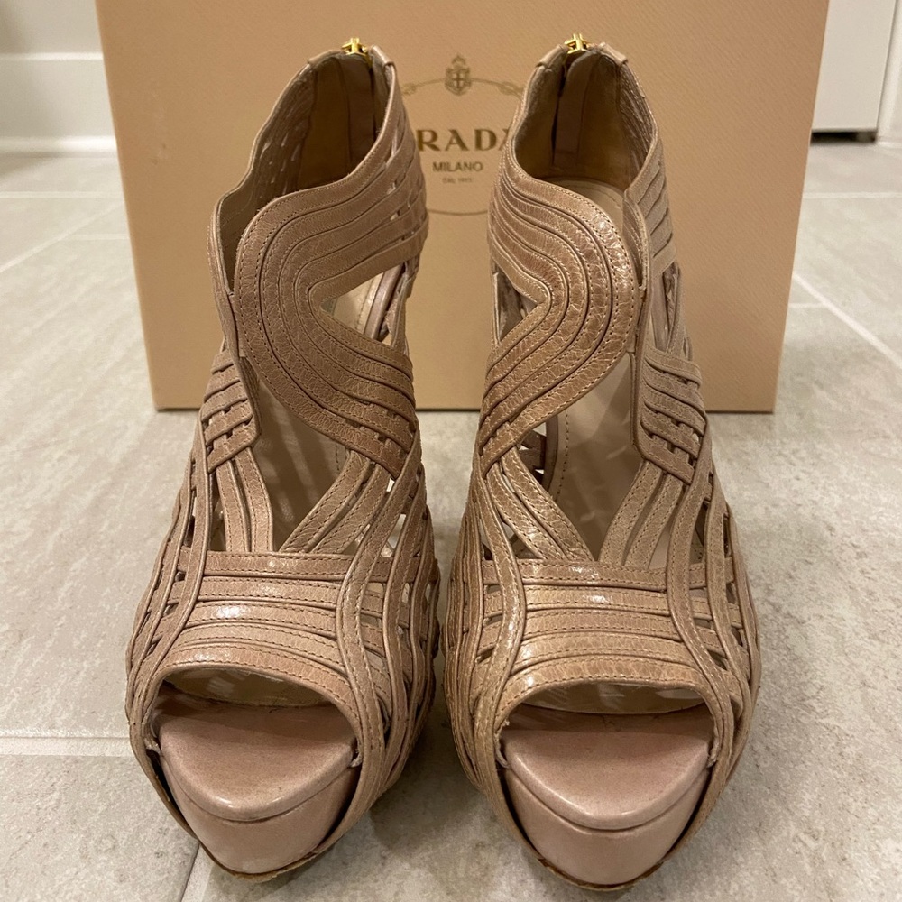 Prada Calzature Donna Vitello Heels Size 37, nude color